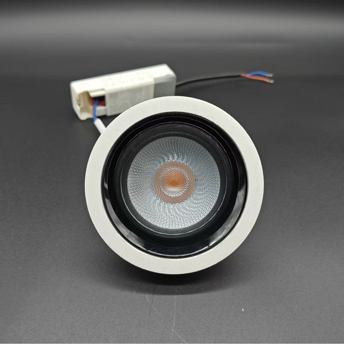 튜브 촬영 통합 COB 광학 렌즈 실현 1 램프 멀티 사용 다운 라이트 스포트라이트 유연한 스위칭 멀티 장면 응용