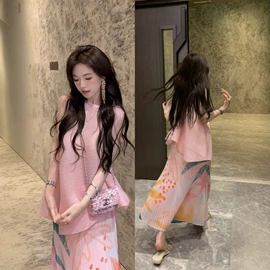 连衣裙;时尚休闲套装;女式T恤