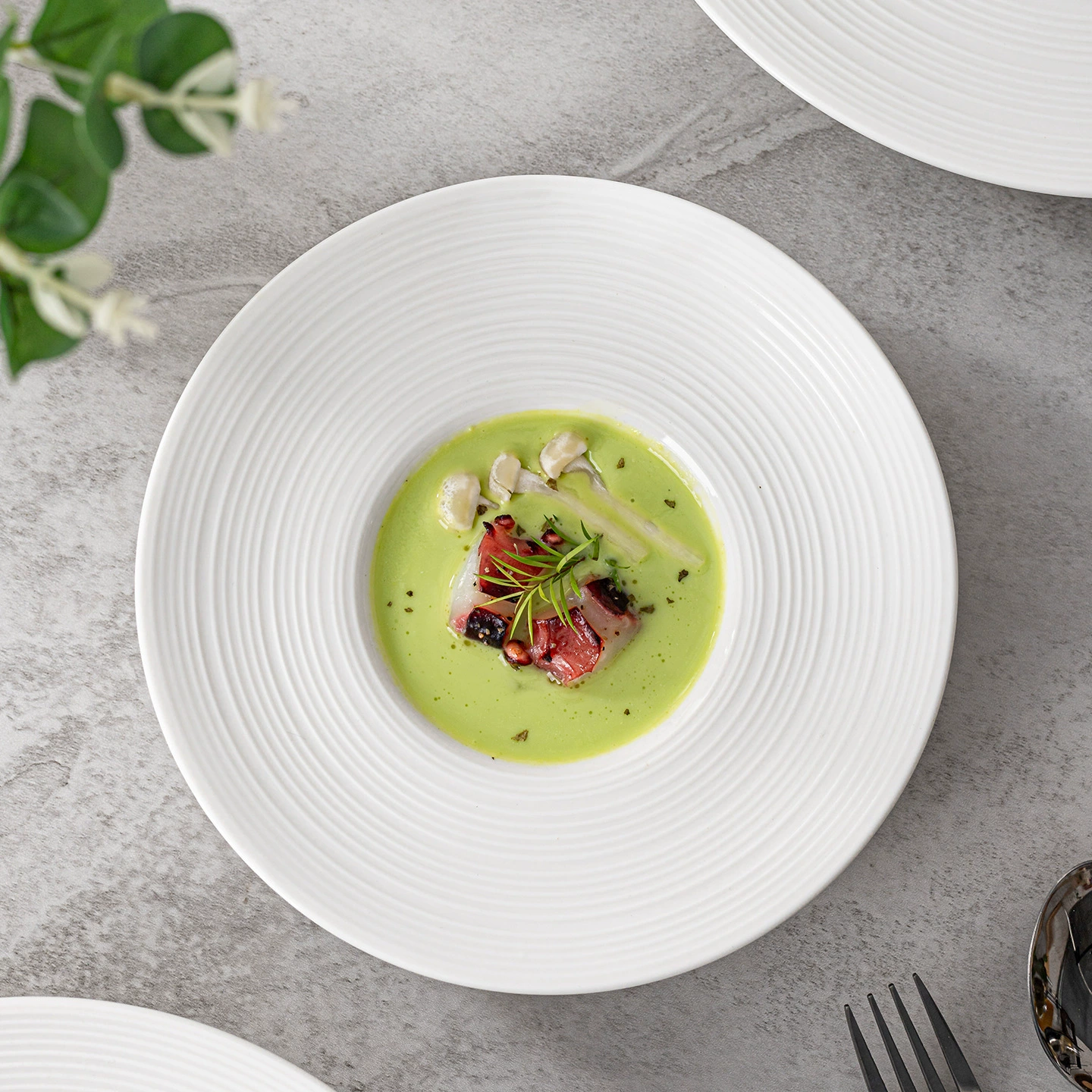Simple ceramic dinner plate, pure white Western food pasta plate, light luxury straw hat soup plate, household deep plate ceramic plate