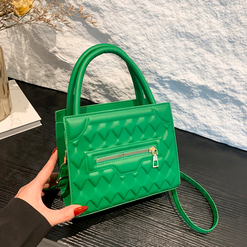Simplified diamond grid embossed women's handbag 2024 new solid color Korean version stylish single shoulder crossbody_voghion.com