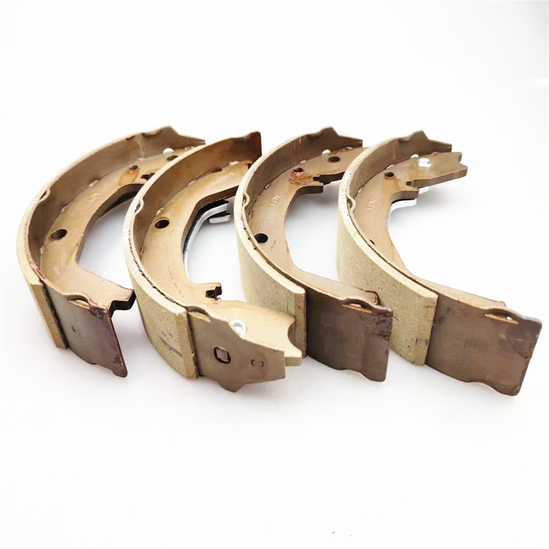 Suitable for SAIC Maxus V80G10 handbrake pad brake pad brake handbrake pad Maxus V80G10 rear wheel handbrake pad