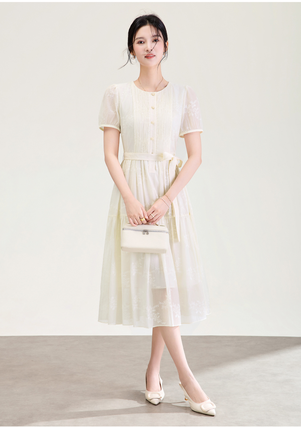 Váy maxi thêu hoa tay ngắn chất liệu tencel mềm mại — màu đen chi tiết 4