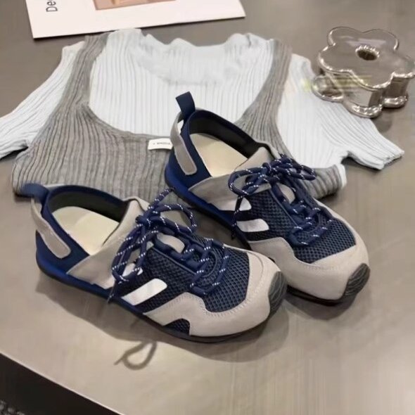 여성을 위한 부드러운 가죽 틈새 디자인 내부 강화 도덕 훈련 신발 여름 통기성 메쉬 컬러 매칭 야외 하이킹 캐주얼 포레스트 검프 신발