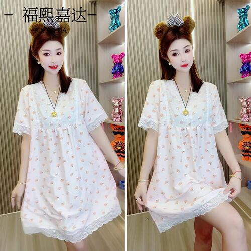 New oversized floral dress with loose-fitting short sleeves—summer, lightweight pajama style, perfect as a princess-inspired loungewear piece with delicate, sweet lace details.