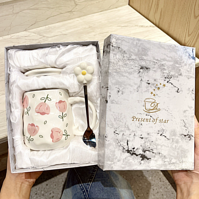 Стильная кружка с цветочным принтом, крышкой и ложкой, керамическая чашка для дома, девушечная, в форме сердца, для студентов, завтрака, молока