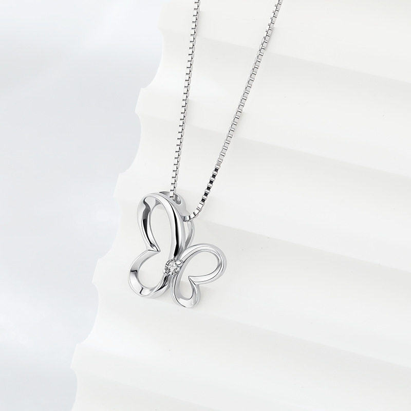 Nuevos accesorios transfronterizos S925 plata esterlina con diamantes collar de mariposa hueco moda femenina simple insecto animal colgante