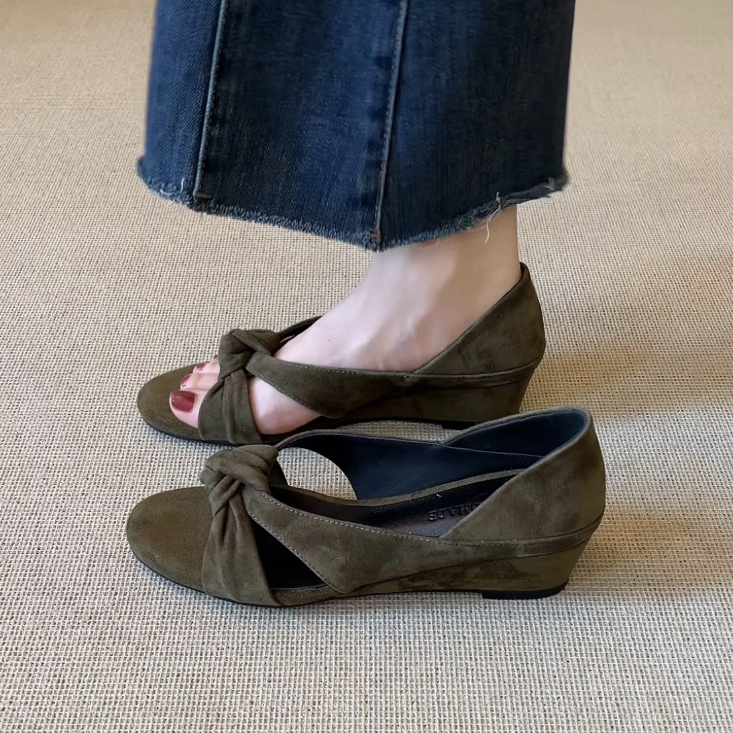 Sandal cao gót nữ hở mũi dây buộc chéo da lộn phong cách La Mã — màu nâu