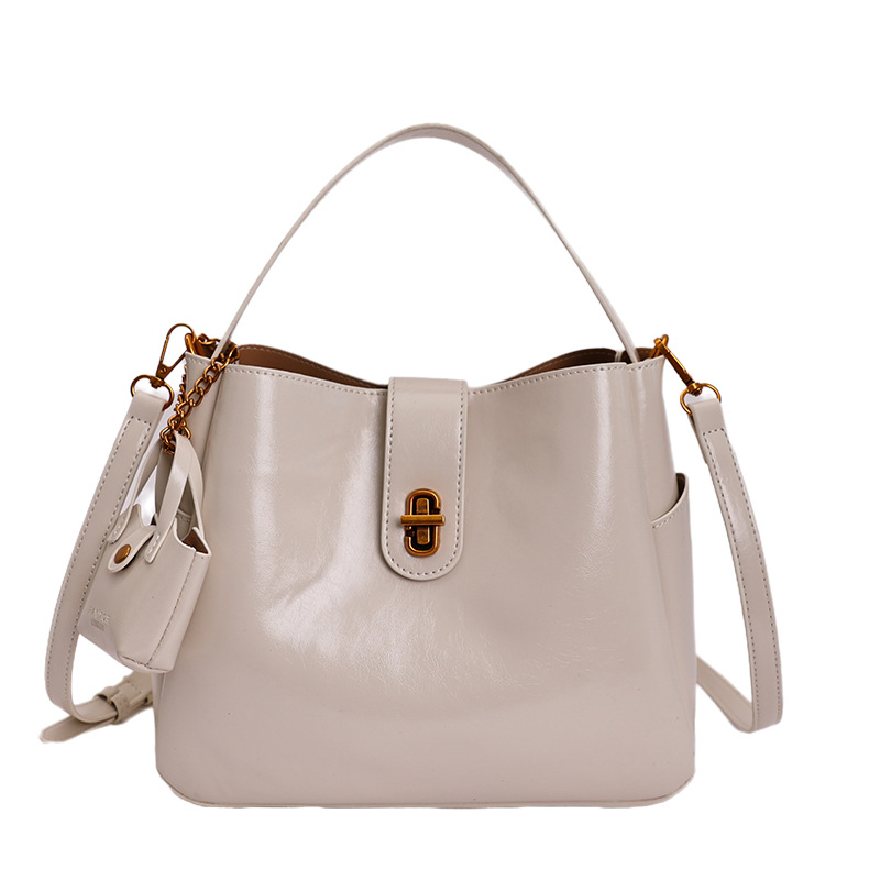 Bolsa portátil de cuero de cera retrógrada para mujeres 2026 nueva sensación de lujo ligera de alta calidad de moda versátil mochila de hombro