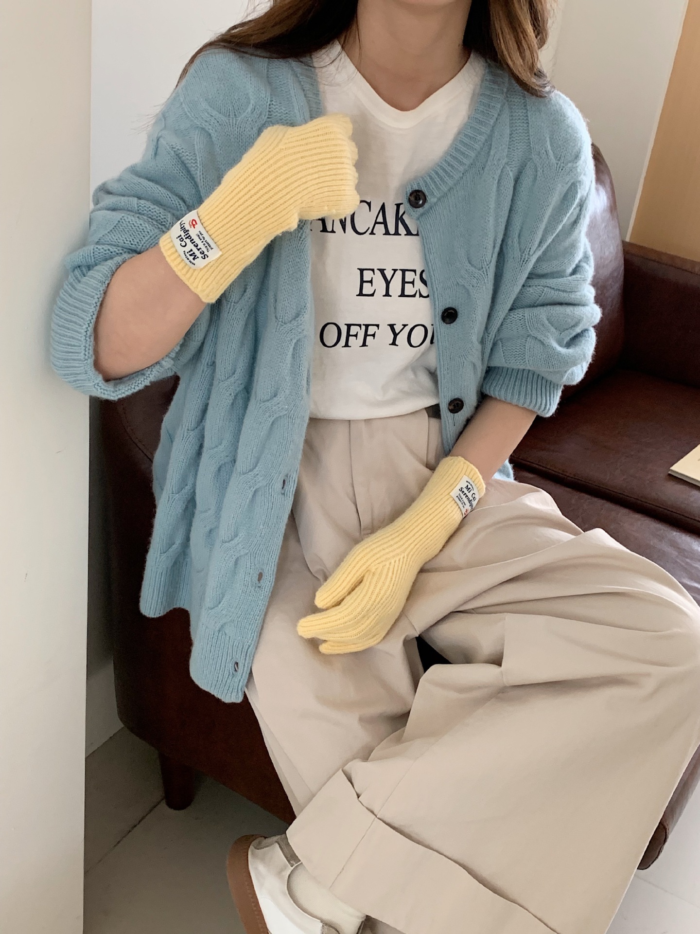 Inswind guantes de tejido de cordilla coreana de cachemira de color sólido de invierno caliente para mujeres arco de pantalla táctil guantes de dedo de moda