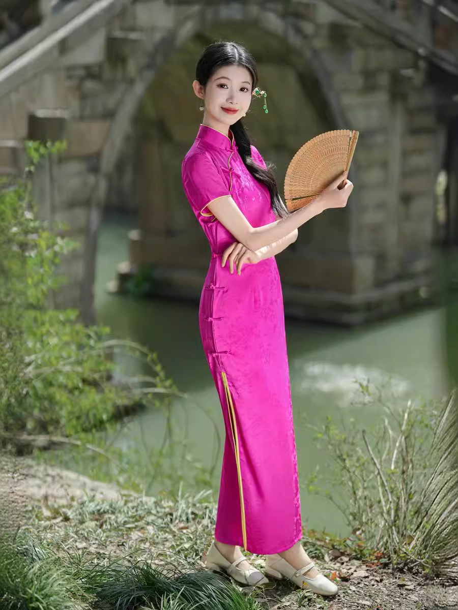 Red long lightweight retro cheongsam