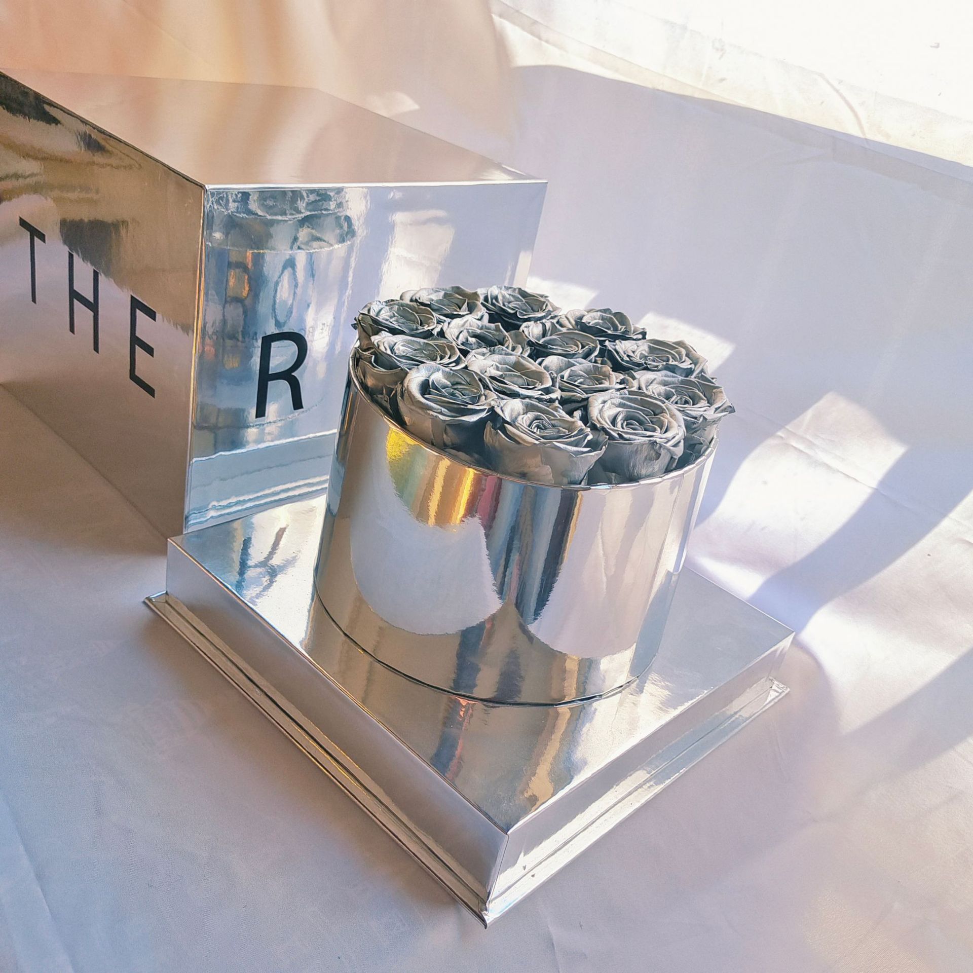 Espejo de plata ronda monopolio abrazo cubo flor eterna Oro Plata abrazo cubo flor eterna al por mayor