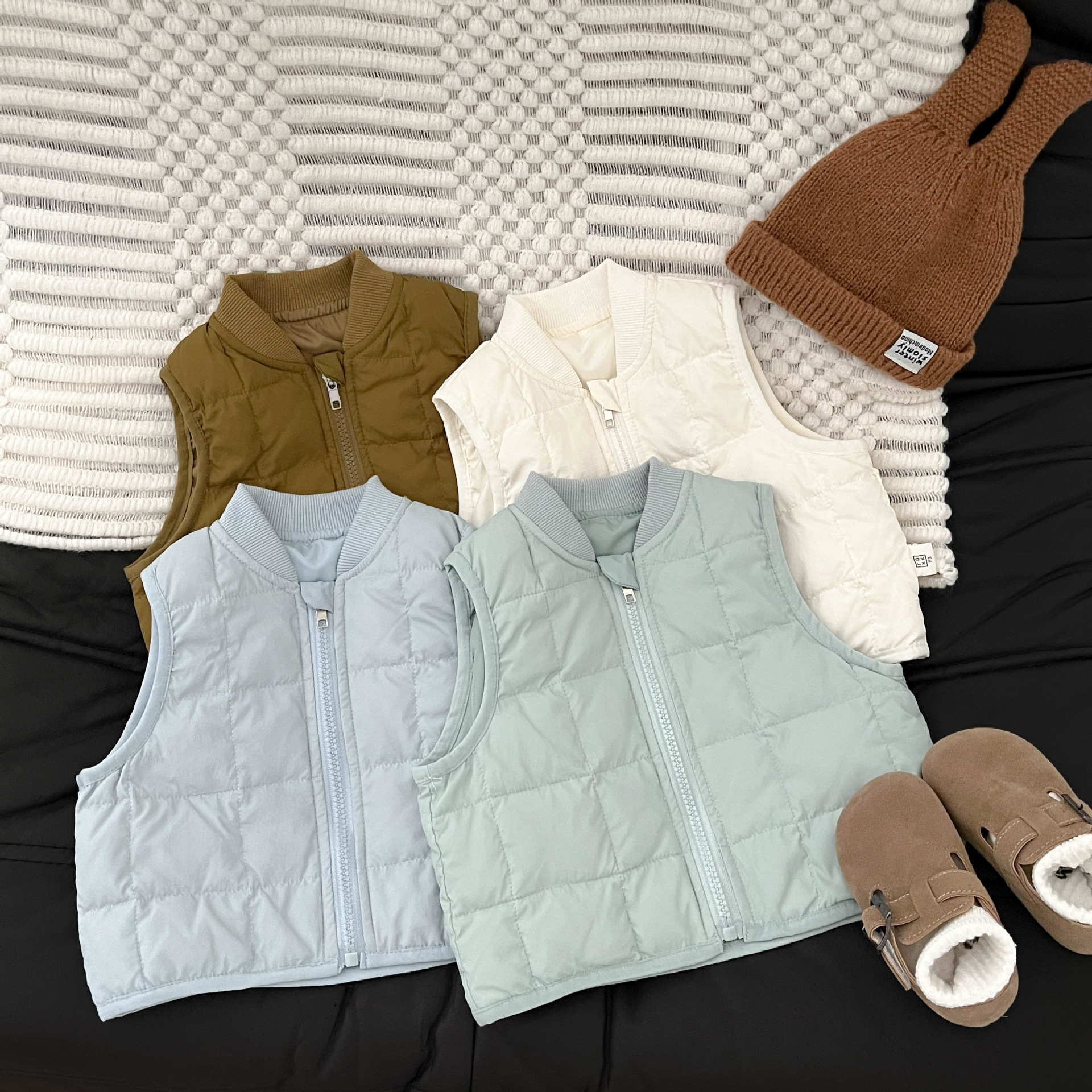 Baby otoño-invierno chaleco de pluma 2025 nuevo invierno bebé de color sólido ligero y delgado chaleco pequeño