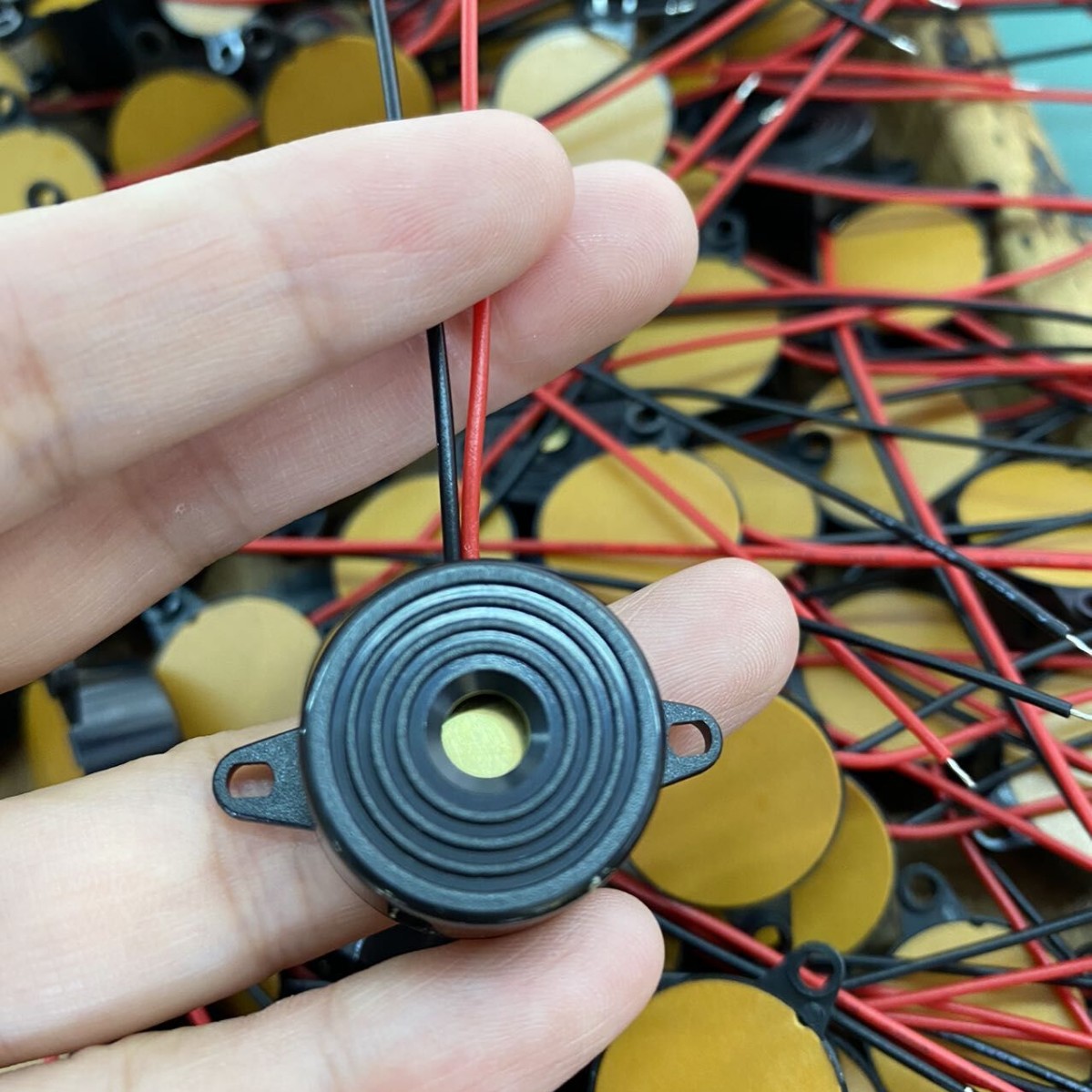 供应环保蜂鸣器~压电23MM引线有源蜂鸣器