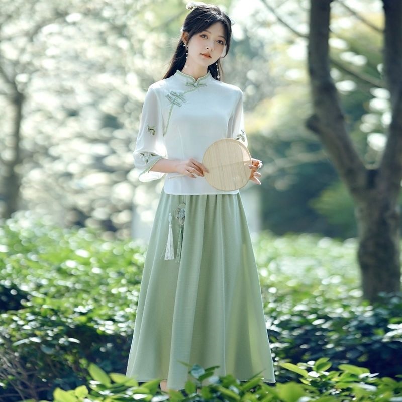 New Chinese-style tea attire with Han elements and Zen spirit, two-piece cheongsam set, improved Hanfu for women, artistic and ethereal top set
