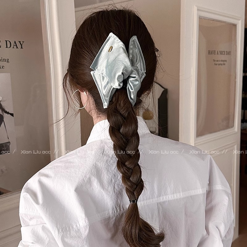 フレンチシンプルなファブリックシェルグリッパー女性用2025新しいハイエンド後頭部ヘアピン気質サメクリップヘアアクセサリー|undefined