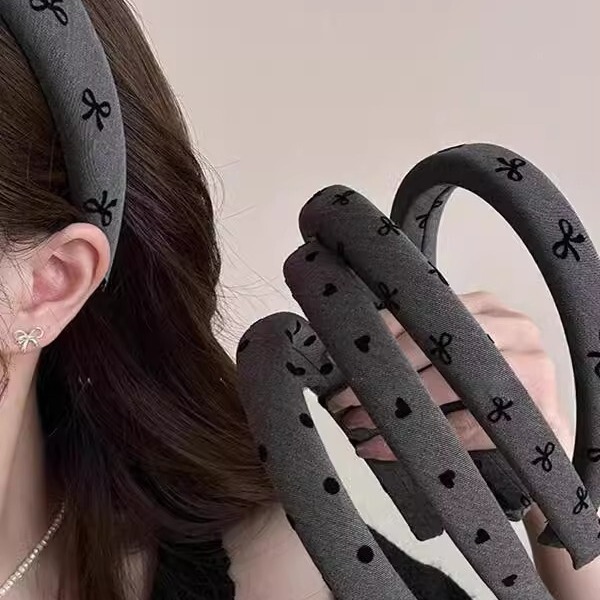 高級気質の黒い灰色のしわの蝶結びの愛の波の点のカチューシャの高い頭のトップのカチューシャのスポンジの布芸の百合の髪飾り|undefined