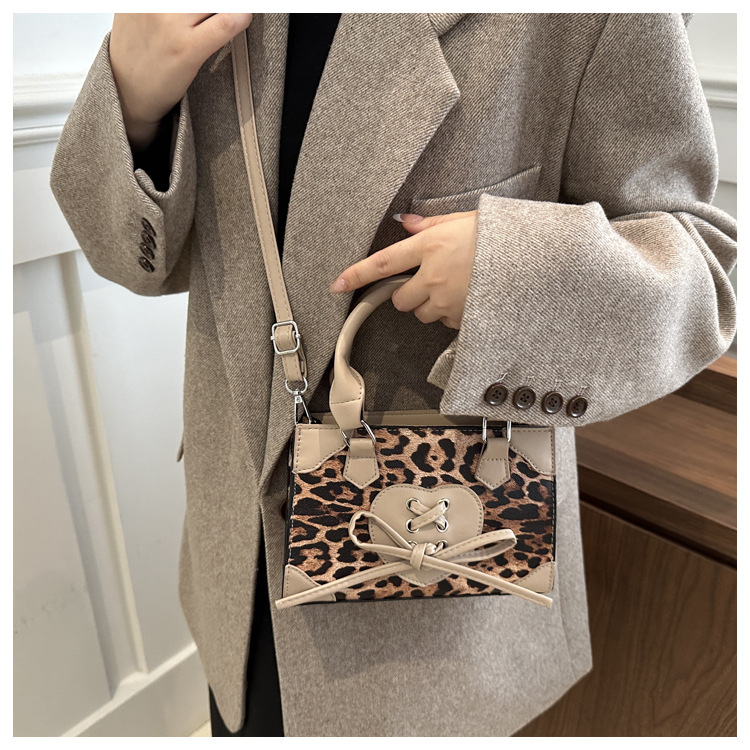337g Weight Synthetic Leather Lining Material Zipper Closure Type Single Shoulder Strap Strap Type Crossbody Bag Bags Type Casual, Shopping Occasion Pu Leather Material Leopard Pattern All Seasons Season Women's Gender Streetwear Style Square Shape Medium Size Women's Medium Pu Leather Leopard Streetwear Square Zipper Crossbody Bag 8
