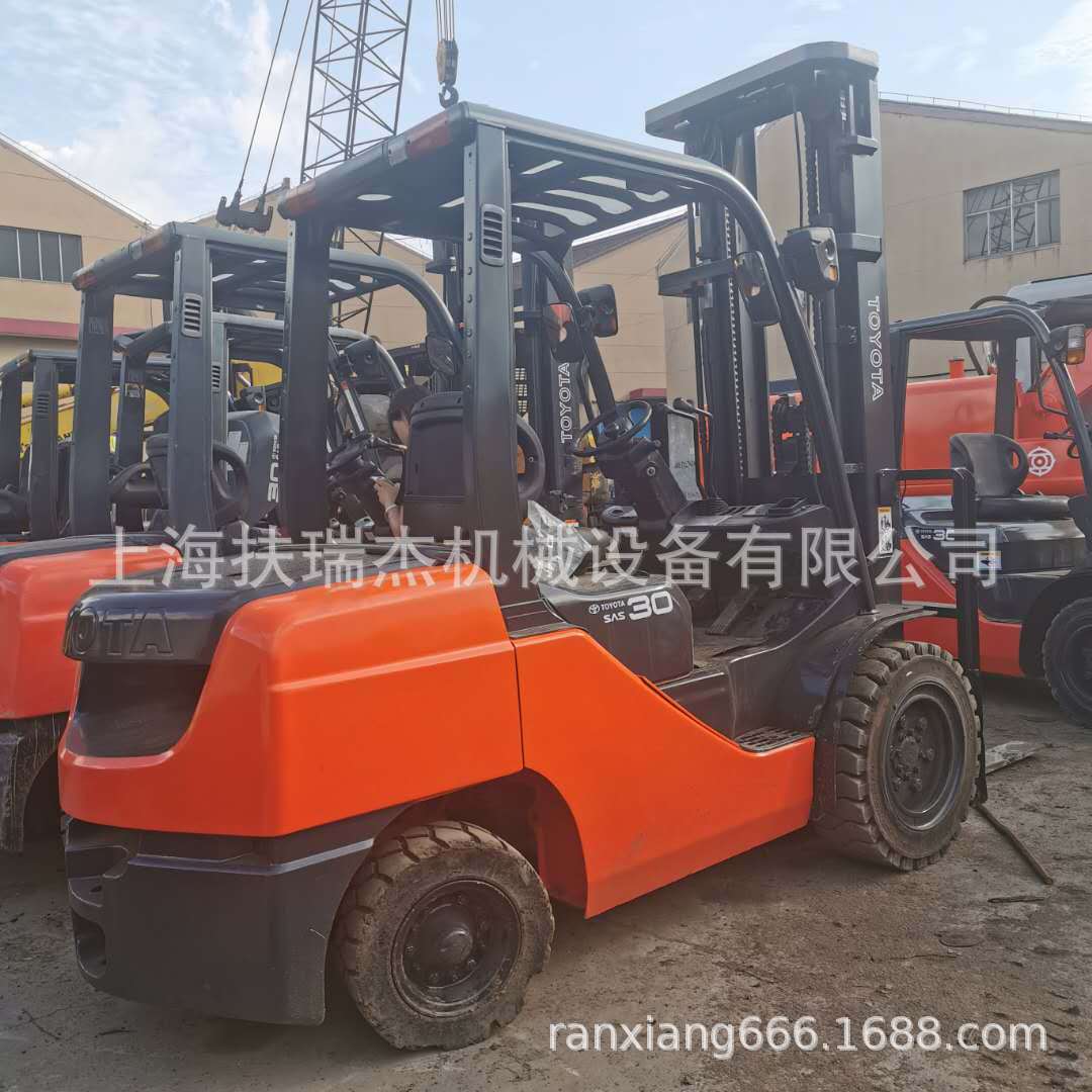 丰田3吨8F叉车3节门架 带侧移 实心胎 带中杠