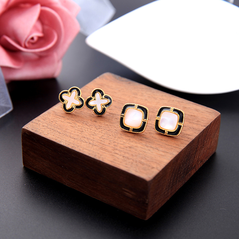 Fashion Flower Pattern Alloy Earrings display picture 2