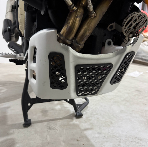 Suitable for Xinlong Wuji DS800X rally modified lower guard plate decorative cover, water bottle protection, aluminum alloy guard plate