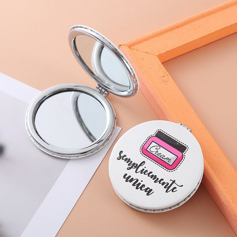 Lindo espejo pequeño Sanrio Kulomi espejo de maquillaje portátil de alto valor espejo de maquillaje portátil dormitorio de estudiantes espejo de maquillaje plegable