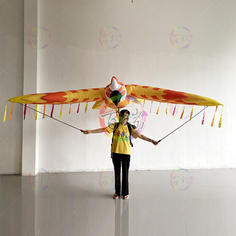 Caricaturas inflables coloridas de mano papagaios imitación de aire animal centro comercial parque de atracciones escenario interactivo atmósfera interactiva gira
