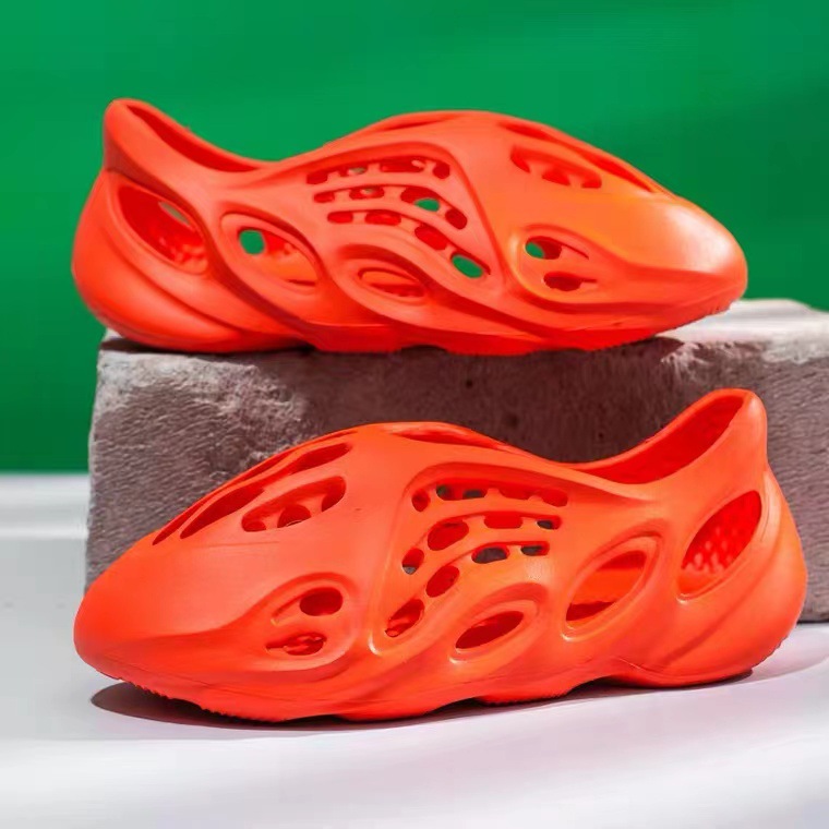 Coco Eva ventas directas de la fábrica una pieza al por mayor en stock agujero zapatillas transpirable par zapatos entrega rápida