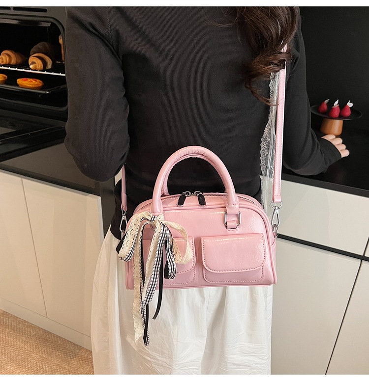 A trendy underarm bag for women in 2025, Korean version, Instagram Spring/Summer new fashion tote bag, versatile and large-capacity commuting bag undefined
