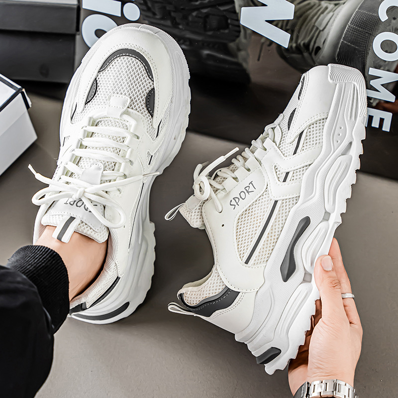 Zapatos de hombre pequeños blancos verano transpirable 2025 nuevo estilo malla hombres aumento plataforma deportes ocio correr zapatos de moda papá