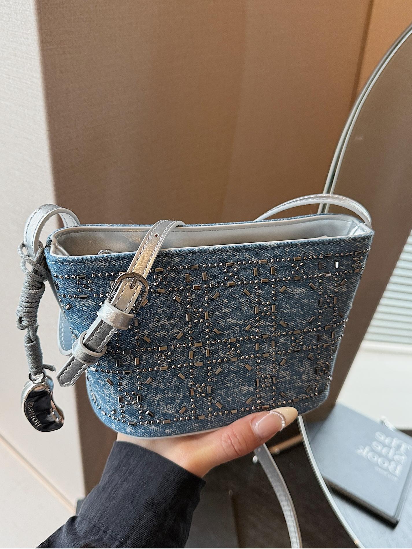 Bolsos pequeños de mezclilla populares de verano para mujer 2025 nuevo estilo estilo occidental todo fósforo moda pequeña bolsa cuadrada textura de moda bolsa de cubo