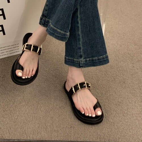 Toe slippers for women's summer outer wear 2024 new French style high-end sandals and slippers, fashionable retro beach slippers
