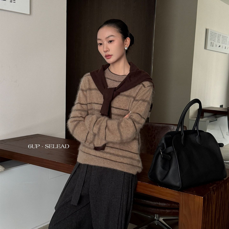 6UP Autumn Korean Style Sheep Wool Color-Block Striped Crew Neck Sweater for Women, Old Money Style Knitwear, Casual Commuting New Model 61327 6UP Autumn Korean Style Sheep Wool Color-Block Striped Crew Neck Sweater for Women, Old Money Style Knitwear, Casual Commuting New Model 61327