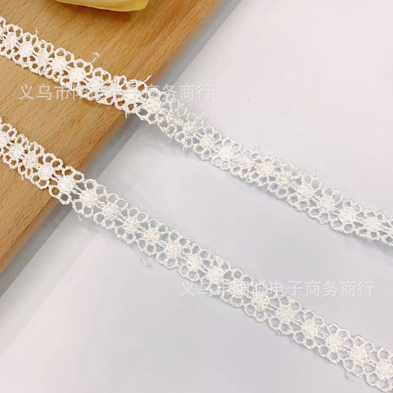 一般质量木耳边白色