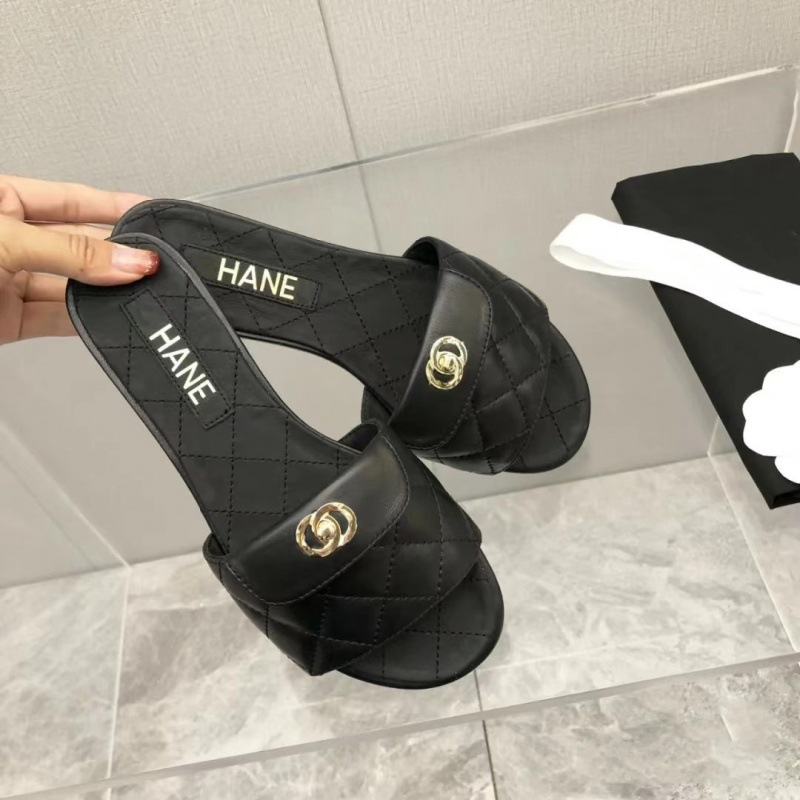 2025 verano nuevo estilo temperamento de cuero pequeño fragancia rombo hebilla de metal fondo plano con sandalias casuales de punta abierta mujer