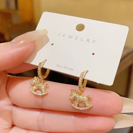 项链;耳钉;耳环