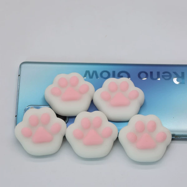 White powder some cat paws