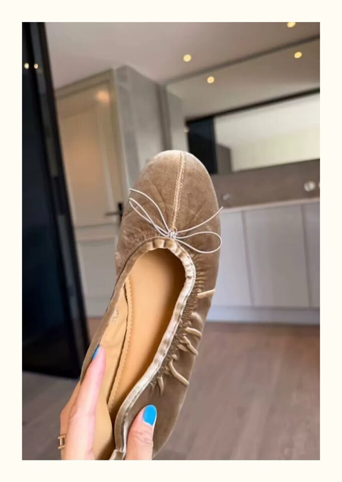 Giày búp bê Mary Jane đế bệt mũi tròn thắt nơ, chất liệu nhung, gót thấp dưới 3 cm — Màu sô-cô-la, Vàng cổ điển chi tiết 23