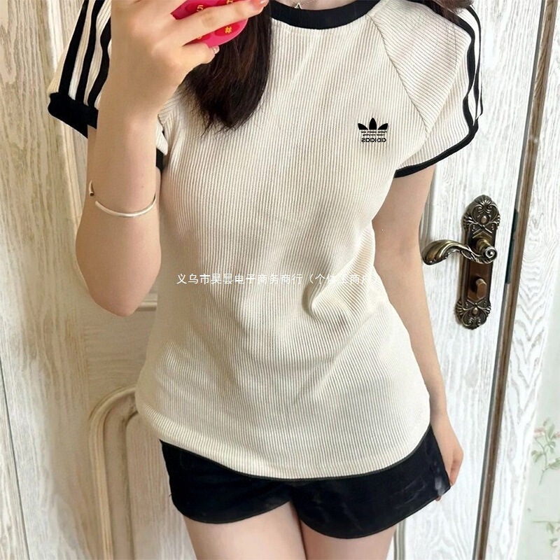 Pure Ribbed Knit Fabric with Clover Embroidery, Round Neck, Slim Fit, Short-Sleeve T-Shirt Top for Women
