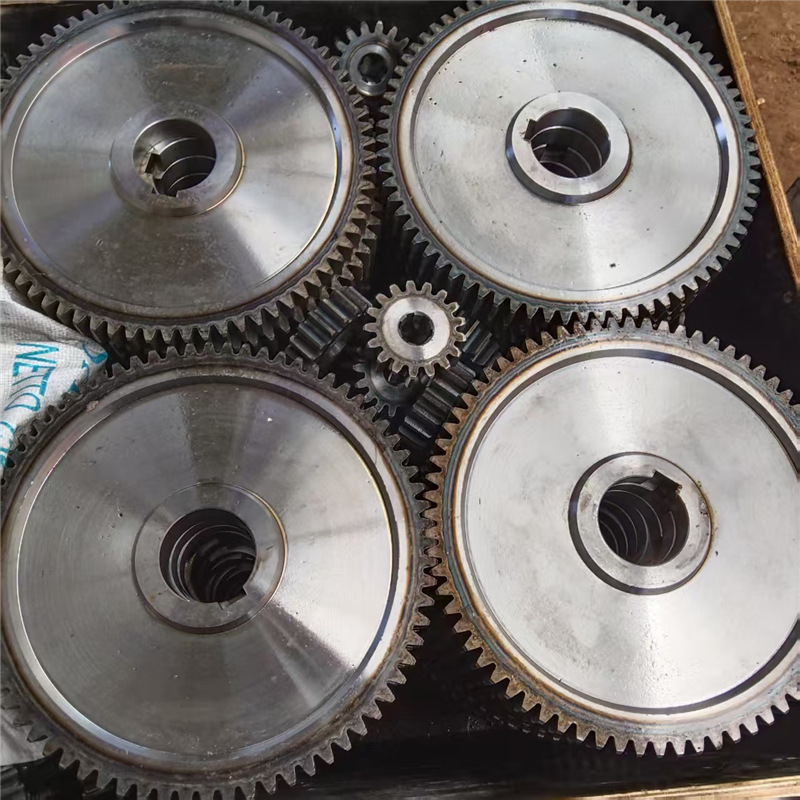 Gear manufacturer supplies right-hand helical gears made of 45# steel, custom-machined industrial gears according to drawings