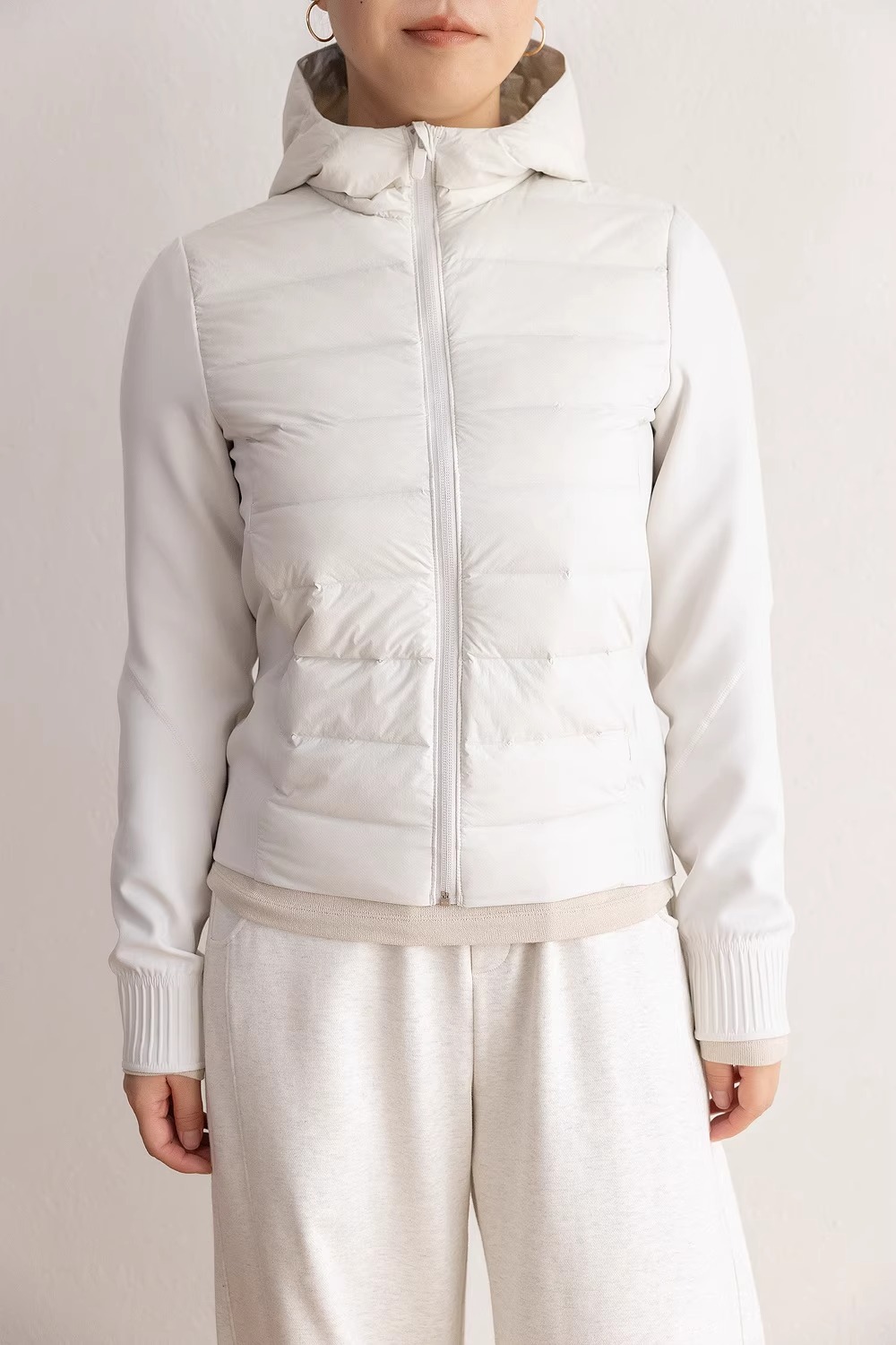 2025 primavera y verano 90 chaqueta de plumón ligera encapuchada cintura deportiva de mujer ligera empalme delgada chaqueta corta
