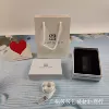Bai Jifan's red gift box