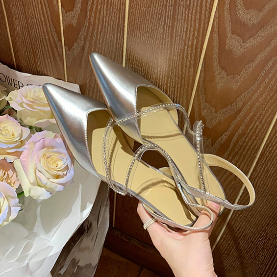 Версия из овчины ~ высококачественные серебряные сандалии из натуральной кожи со стразами и острым носком для женщин, которые могут носить прозрачные сандалии на плоской подошве и тапочки.