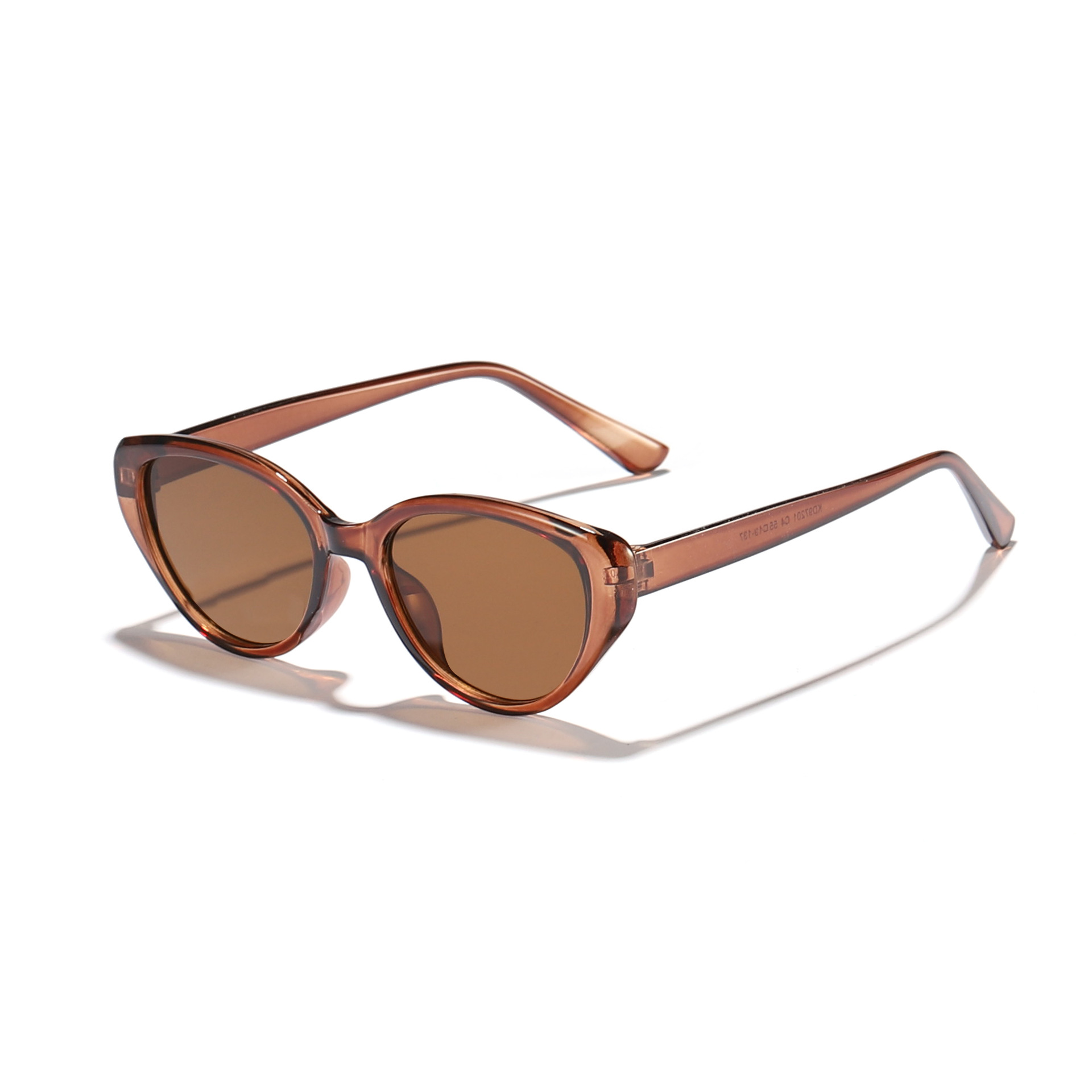 Gafas de sol retro ojo de gato, cara redonda cuadrada de moda femenina, delgado, pequeño libro rojo, el mismo estilo, gafas de sol de alta gama de estilo europeo y americano