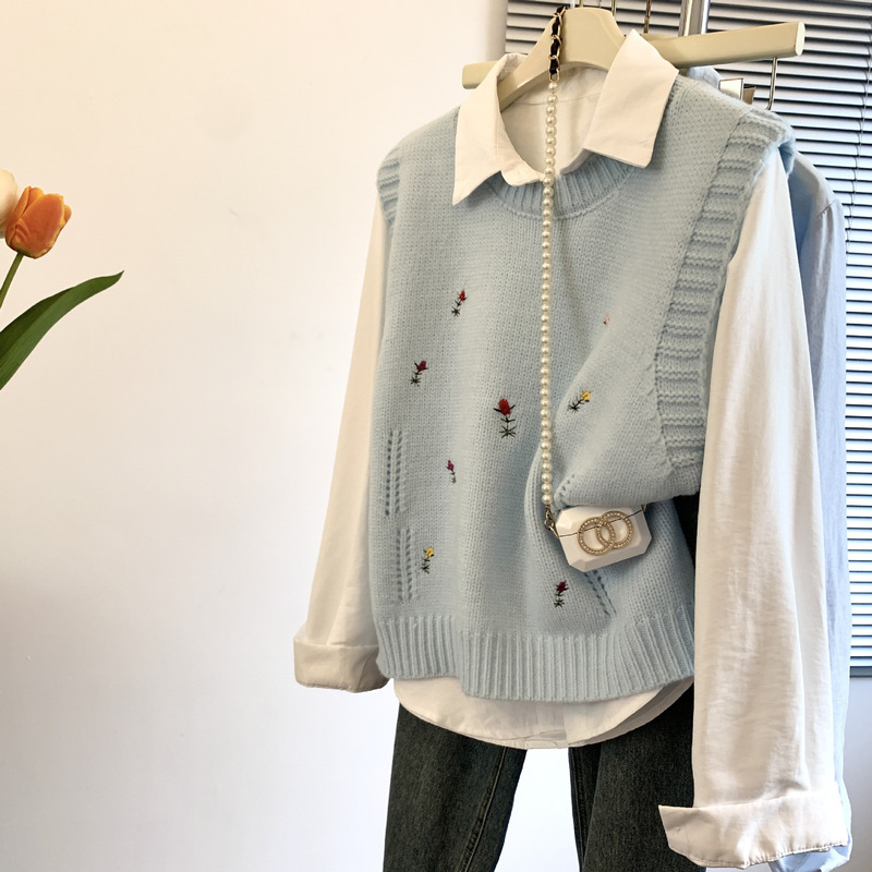Exclusively Designed Embroidered Floral Vest for Women, 2026 New Style, Paired with a Shirt for Layering, Knitted Vest