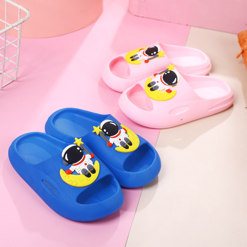 New Children's Slippers Baby Slippers Home Bathroom Non-slip Slippers Cartoon Children's Slippers Feeling
