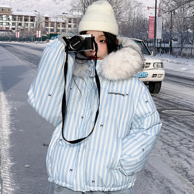 Moda coreana a rayas empalmado cuello con capuchón corto de algodón mujer invierno impresión de arco engrosado chaqueta de algodón image 1
