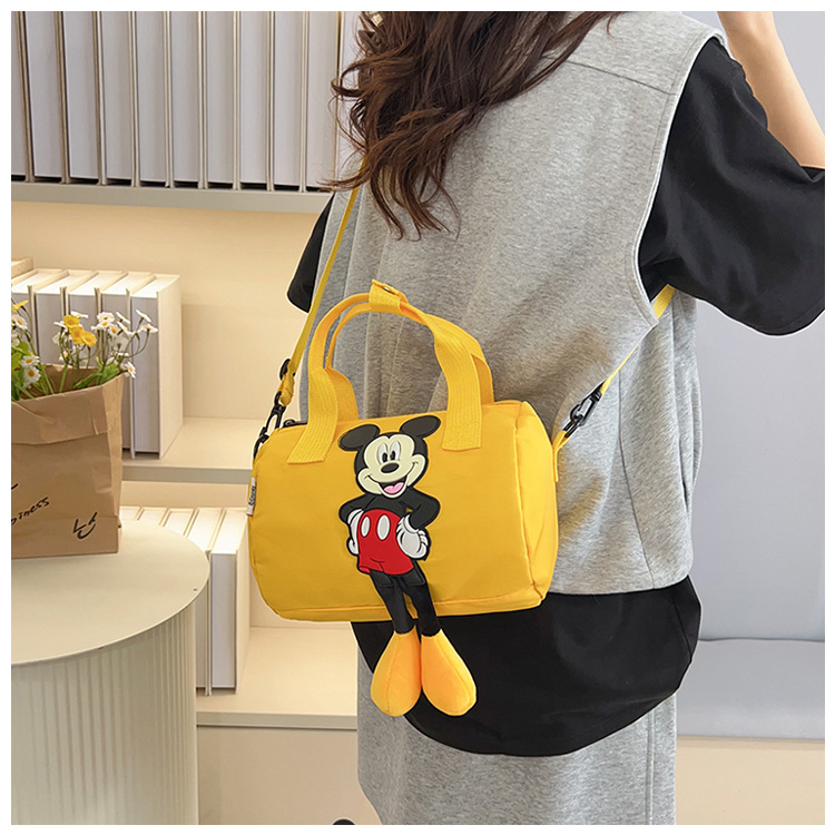 The 2021 new children's bags feature a cute Mickey Mouse pattern bowling bag for girls and a fashionable hand-held shoulder bag undefined