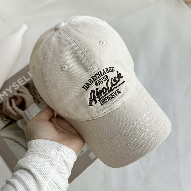 2024 nuevo retro blando bordado letras sombrero de béisbol estilo americano gorra de lengua gorra para hombres y mujeres muestran cara pequeña