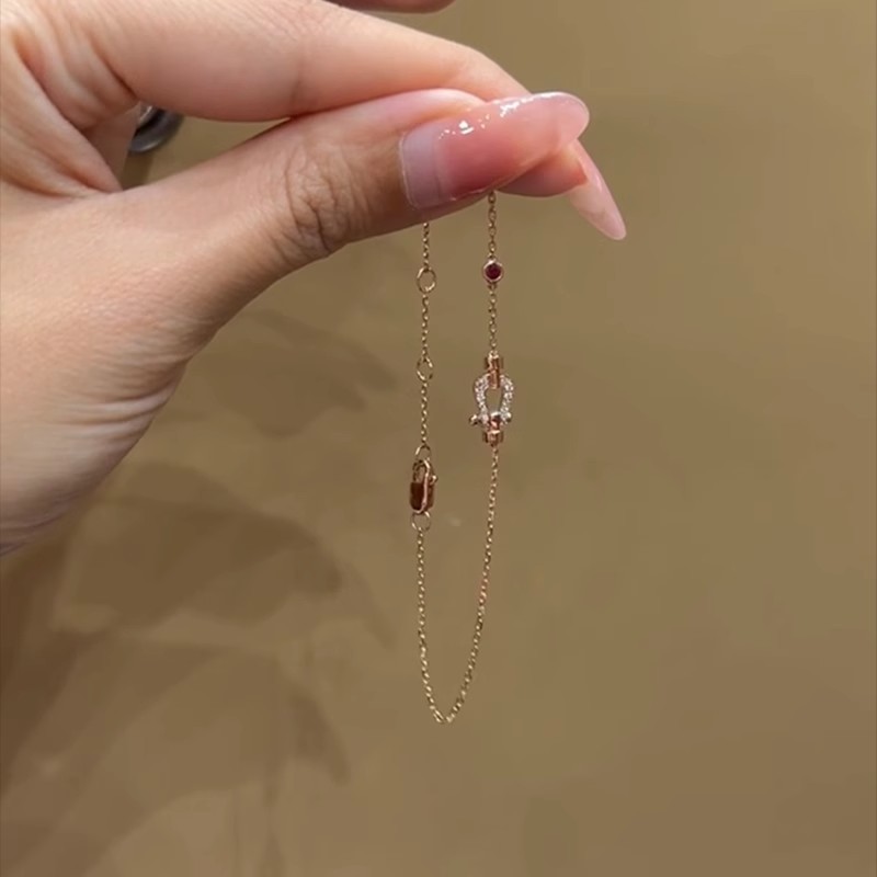 女性用中古ダイヤモンド付き馬蹄バックルブレスレット、軽くて豪華なニッチ、絶妙でクールなブレスレット、親友へのブレスレット|undefined