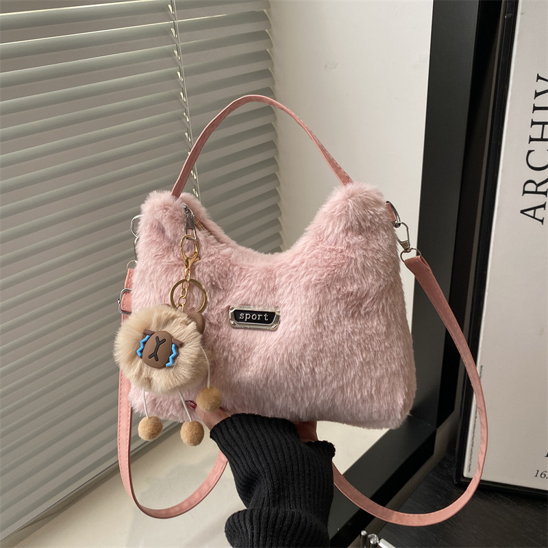 Tramp Autumn and Winter Fashion Plush Handbag Bag Women's 2024 New Stylish Furry Shoulder Crossbody Fur Bag